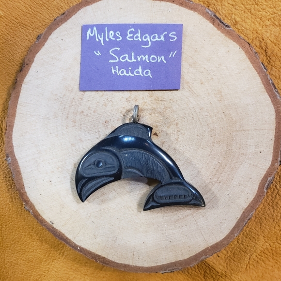 Myles Edgars Argulite Pendant - Picture 2 of 3